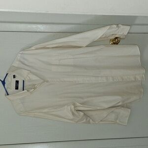 Roundtree and Yorke button collar dress shirt